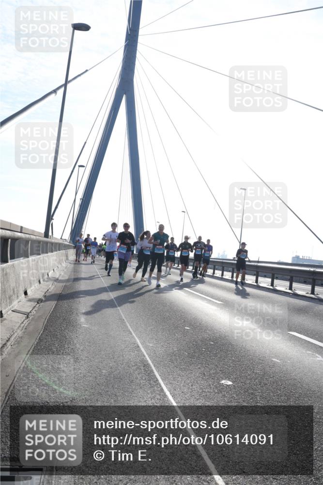 03.10.2026 - Köhlbrandbrückenlauf Tim E. http://msf.ph/oto/10614091 03.10.2026 09:30:47 Position 1  meine-sportfotos.de