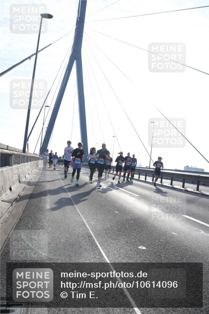 03.10.2026 - Köhlbrandbrückenlauf Tim E. http://msf.ph/oto/10614096 03.10.2026 09:30:47 Position 1  meine-sportfotos.de