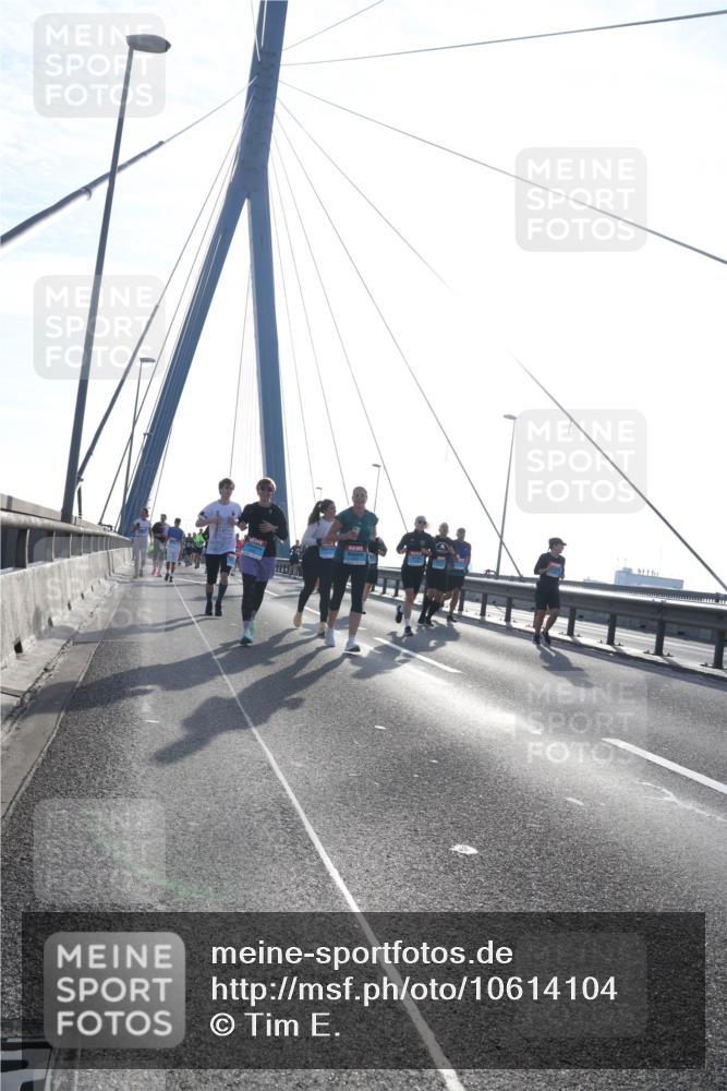 03.10.2026 - Köhlbrandbrückenlauf Tim E. http://msf.ph/oto/10614104 03.10.2026 09:30:48 Position 1  meine-sportfotos.de