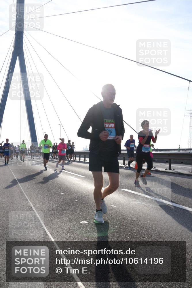 03.10.2026 - Köhlbrandbrückenlauf Tim E. http://msf.ph/oto/10614196 03.10.2026 09:30:56 Position 1 04 meine-sportfotos.de