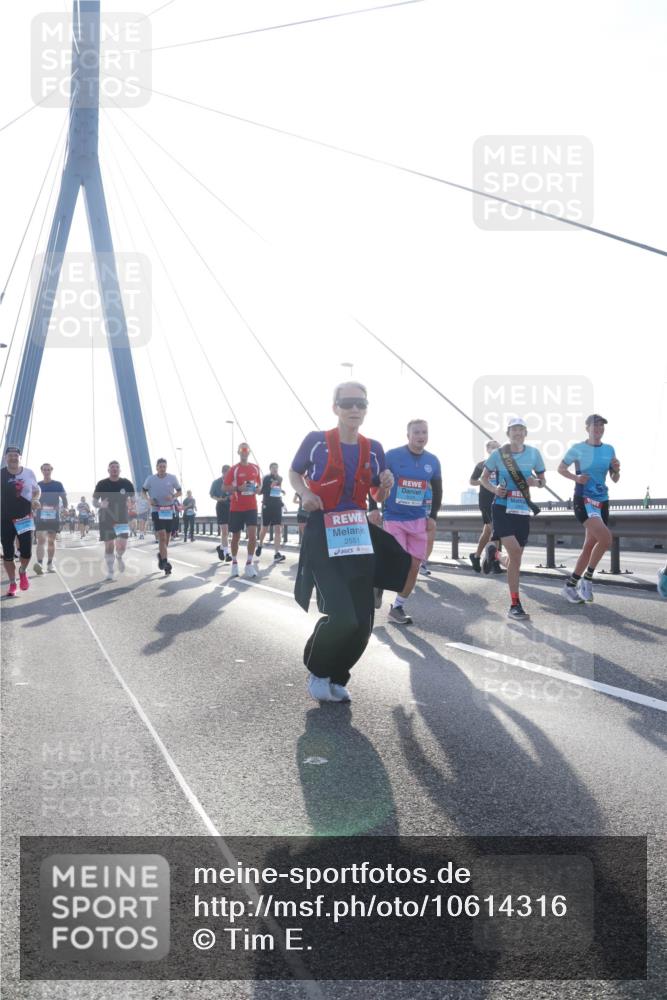 03.10.2026 - Köhlbrandbrückenlauf Tim E. http://msf.ph/oto/10614316 03.10.2026 09:31:06 Position 1 2551 meine-sportfotos.de