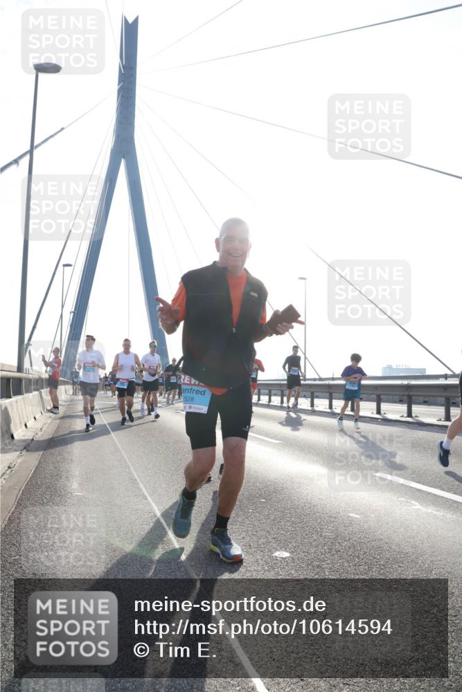 03.10.2026 - Köhlbrandbrückenlauf Tim E. http://msf.ph/oto/10614594 03.10.2026 09:31:30 Position 1 1528 meine-sportfotos.de