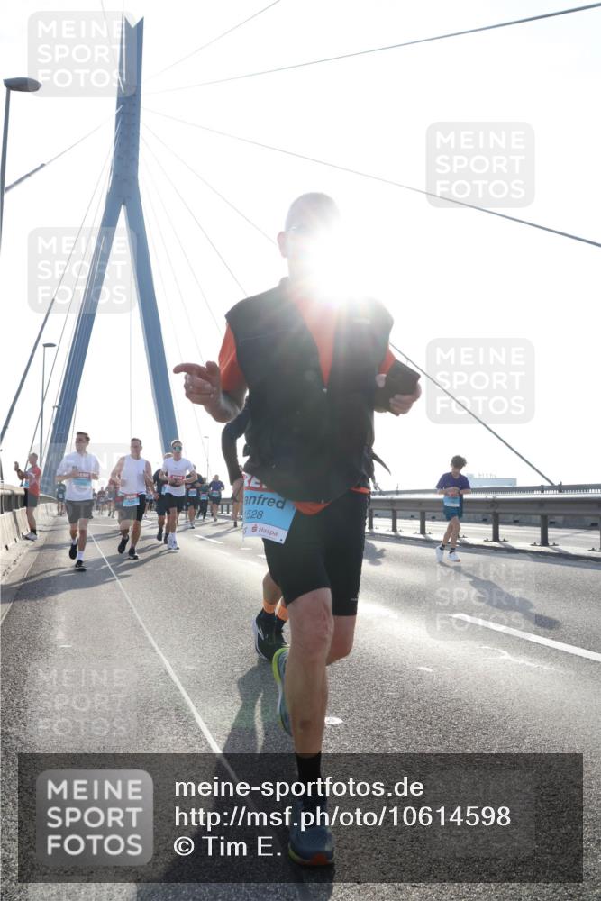 03.10.2026 - Köhlbrandbrückenlauf Tim E. http://msf.ph/oto/10614598 03.10.2026 09:31:30 Position 1 528 meine-sportfotos.de