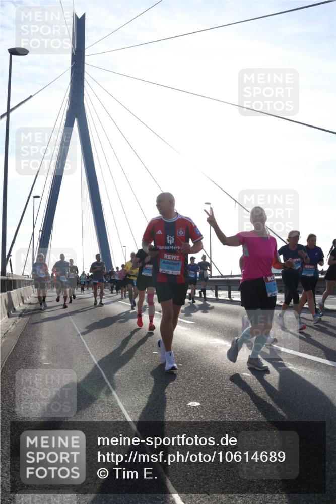 03.10.2026 - Köhlbrandbrückenlauf Tim E. http://msf.ph/oto/10614689 03.10.2026 09:31:37 Position 1 2063 meine-sportfotos.de