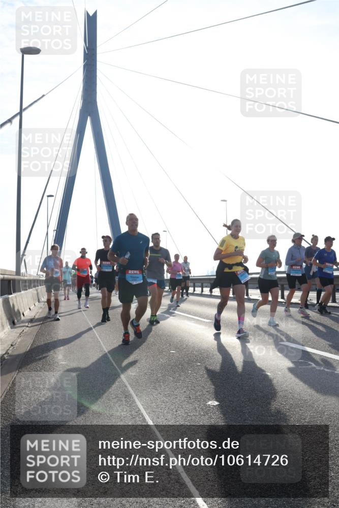 03.10.2026 - Köhlbrandbrückenlauf Tim E. http://msf.ph/oto/10614726 03.10.2026 09:31:40 Position 1  meine-sportfotos.de