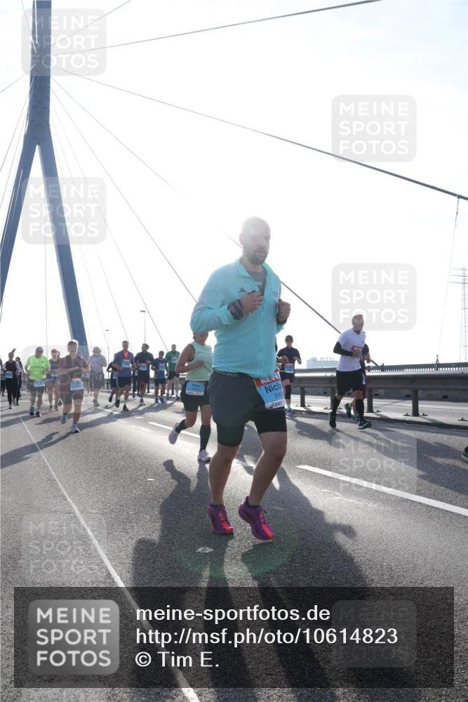 03.10.2026 - Köhlbrandbrückenlauf Tim E. http://msf.ph/oto/10614823 03.10.2026 09:31:46 Position 1 240 meine-sportfotos.de