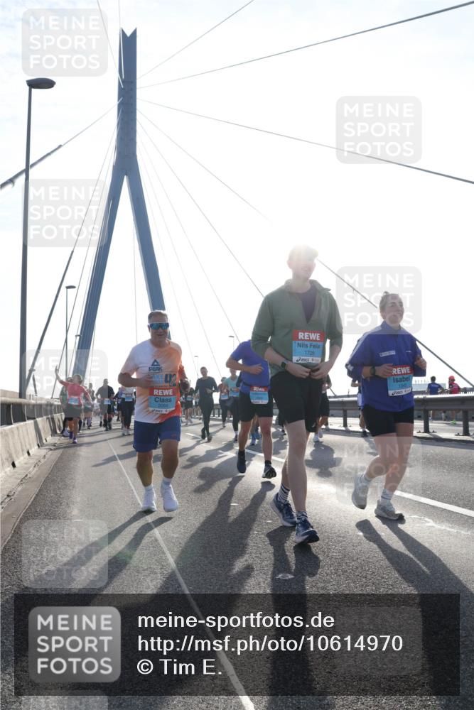 03.10.2026 - Köhlbrandbrückenlauf Tim E. http://msf.ph/oto/10614970 03.10.2026 09:31:56 Position 1 2064, 1728, 1345 meine-sportfotos.de