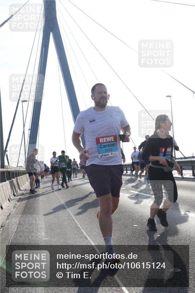 03.10.2026 - Köhlbrandbrückenlauf Tim E. http://msf.ph/oto/10615124 03.10.2026 09:32:08 Position 1 2570, 03 meine-sportfotos.de