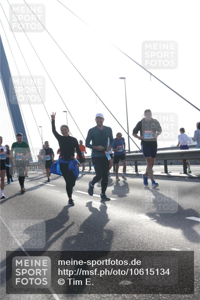 03.10.2026 - Köhlbrandbrückenlauf Tim E. http://msf.ph/oto/10615134 03.10.2026 09:32:09 Position 1  meine-sportfotos.de