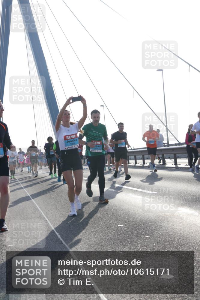03.10.2026 - Köhlbrandbrückenlauf Tim E. http://msf.ph/oto/10615171 03.10.2026 09:32:11 Position 1 1058, 1056 meine-sportfotos.de