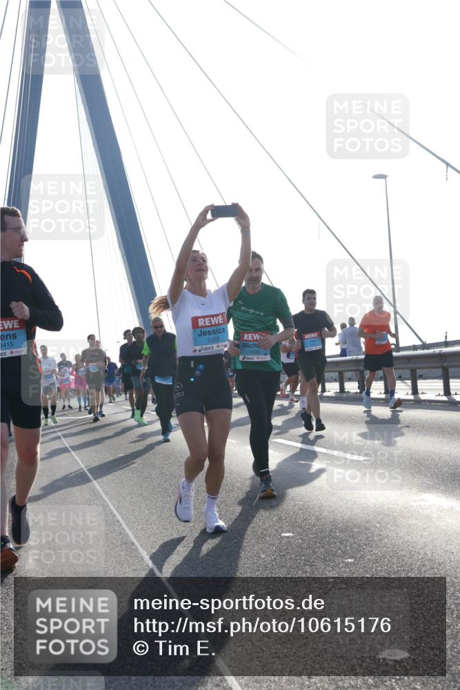 03.10.2026 - Köhlbrandbrückenlauf Tim E. http://msf.ph/oto/10615176 03.10.2026 09:32:12 Position 1 3415, 1058, 1056 meine-sportfotos.de