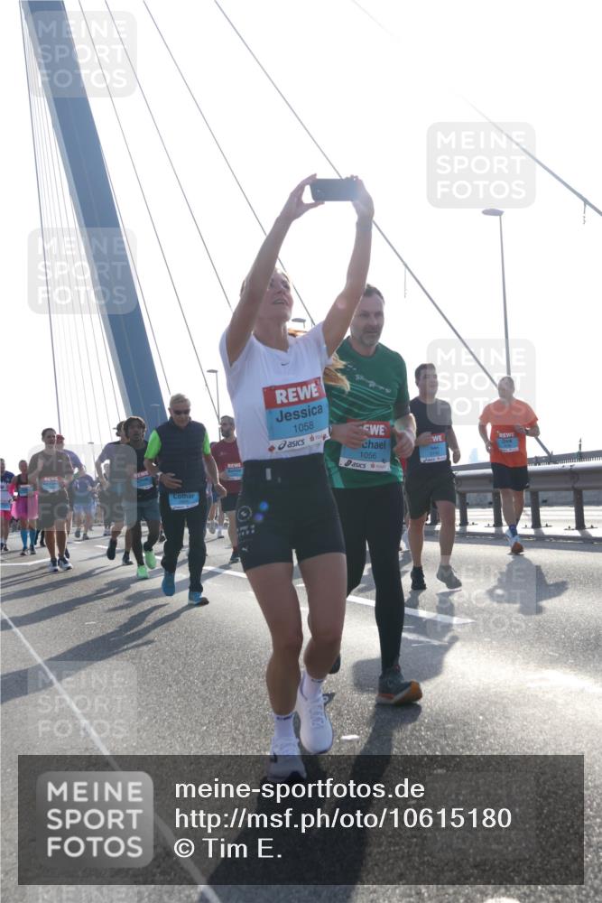 03.10.2026 - Köhlbrandbrückenlauf Tim E. http://msf.ph/oto/10615180 03.10.2026 09:32:12 Position 1 1058, 1056 meine-sportfotos.de