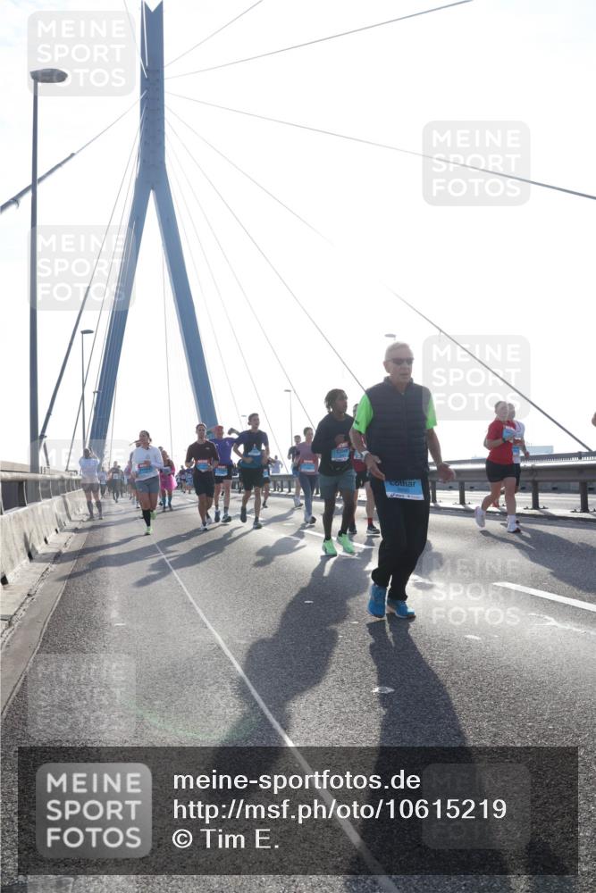 03.10.2026 - Köhlbrandbrückenlauf Tim E. http://msf.ph/oto/10615219 03.10.2026 09:32:15 Position 1  meine-sportfotos.de
