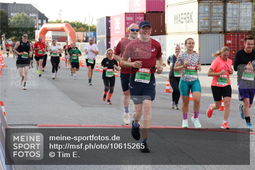 03.10.2026 - Köhlbrandbrückenlauf Tim E. http://msf.ph/oto/10615265 03.10.2026 16:20:20 Ziel 7098, 7466, 7574, 7681, 8241, 8308, 8380, 8438, 8450, 8534, 8981, 8982, 9525, 9529 meine-sportfotos.de