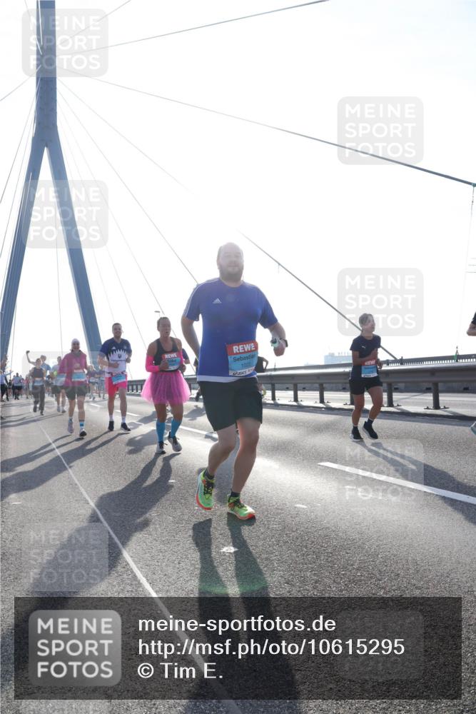 03.10.2026 - Köhlbrandbrückenlauf Tim E. http://msf.ph/oto/10615295 03.10.2026 09:32:20 Position 1 1022 meine-sportfotos.de