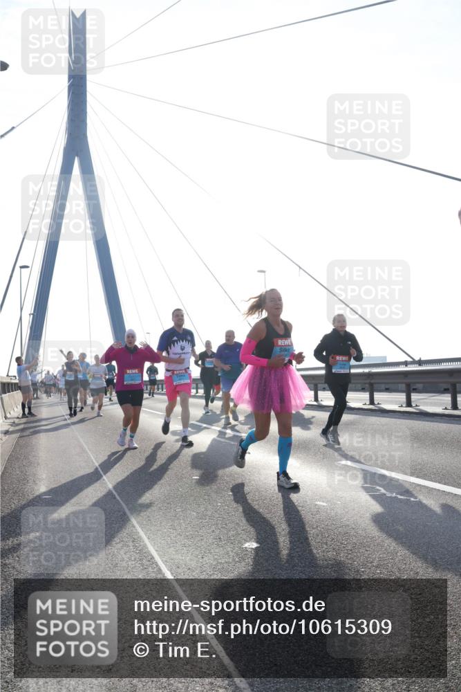 03.10.2026 - Köhlbrandbrückenlauf Tim E. http://msf.ph/oto/10615309 03.10.2026 09:32:21 Position 1  meine-sportfotos.de