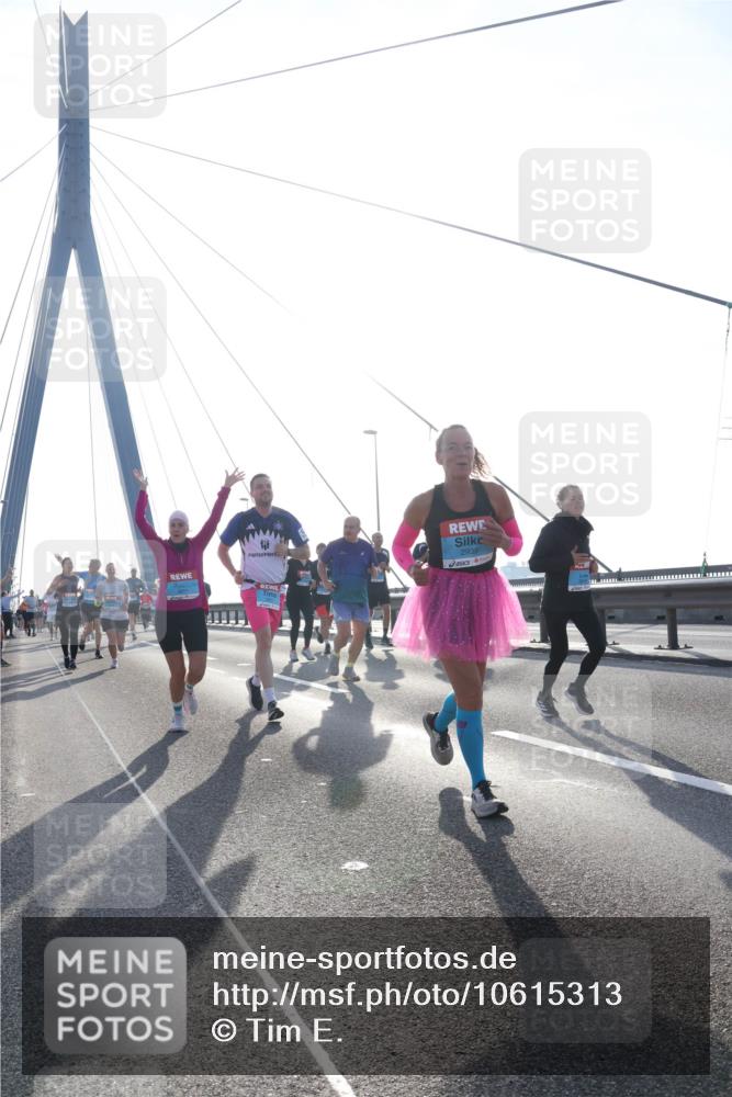 03.10.2026 - Köhlbrandbrückenlauf Tim E. http://msf.ph/oto/10615313 03.10.2026 09:32:21 Position 1 2939 meine-sportfotos.de