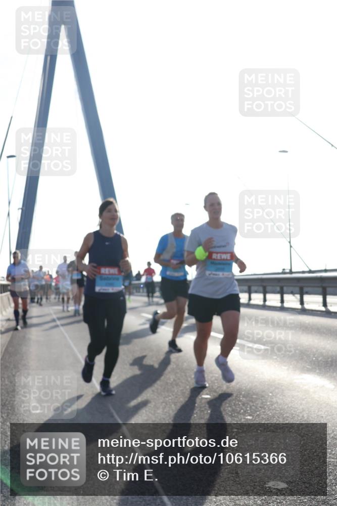 03.10.2026 - Köhlbrandbrückenlauf Tim E. http://msf.ph/oto/10615366 03.10.2026 09:32:24 Position 1  meine-sportfotos.de