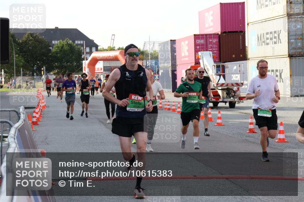 03.10.2026 - Köhlbrandbrückenlauf Tim E. http://msf.ph/oto/10615383 03.10.2026 16:20:24 Ziel 7098, 7466, 7574, 7681, 8241, 8250, 8308, 8361, 8380, 8382, 8450, 8534, 8930, 8981, 8982, 9529 meine-sportfotos.de