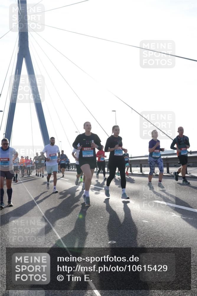 03.10.2026 - Köhlbrandbrückenlauf Tim E. http://msf.ph/oto/10615429 03.10.2026 09:32:29 Position 1  meine-sportfotos.de