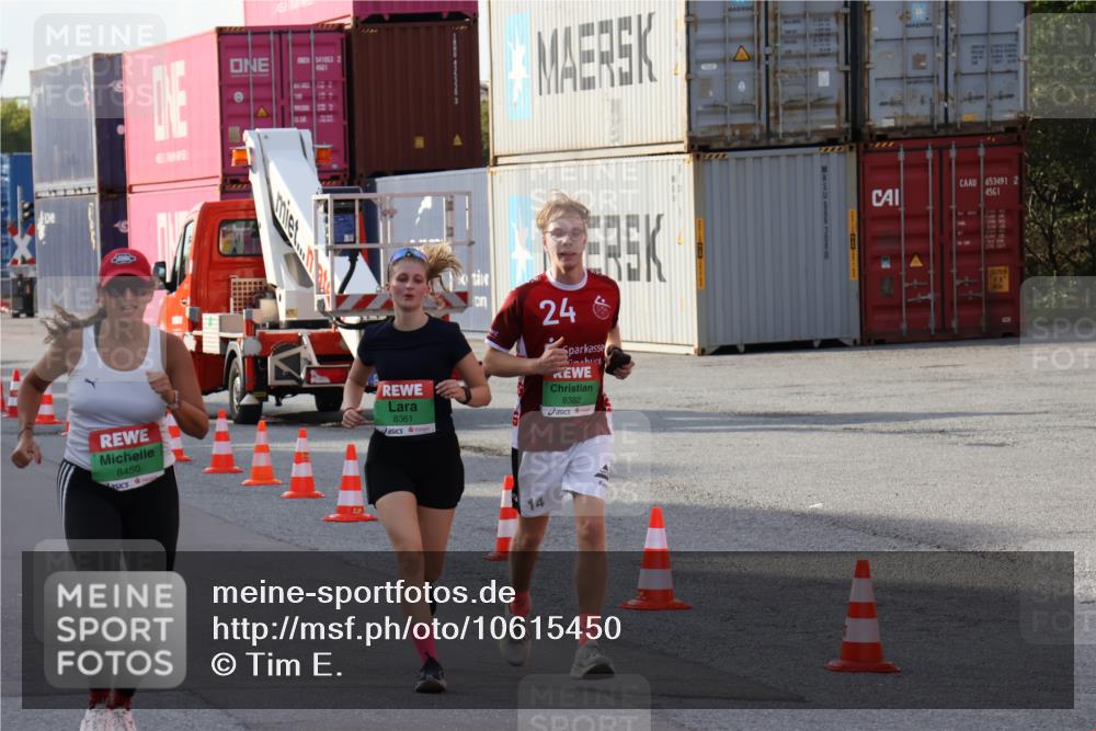 03.10.2026 - Köhlbrandbrückenlauf Tim E. http://msf.ph/oto/10615450 03.10.2026 16:20:29 Ziel 7098, 7466, 7574, 8250, 8361, 8380, 8382, 8450, 8727, 8930 meine-sportfotos.de