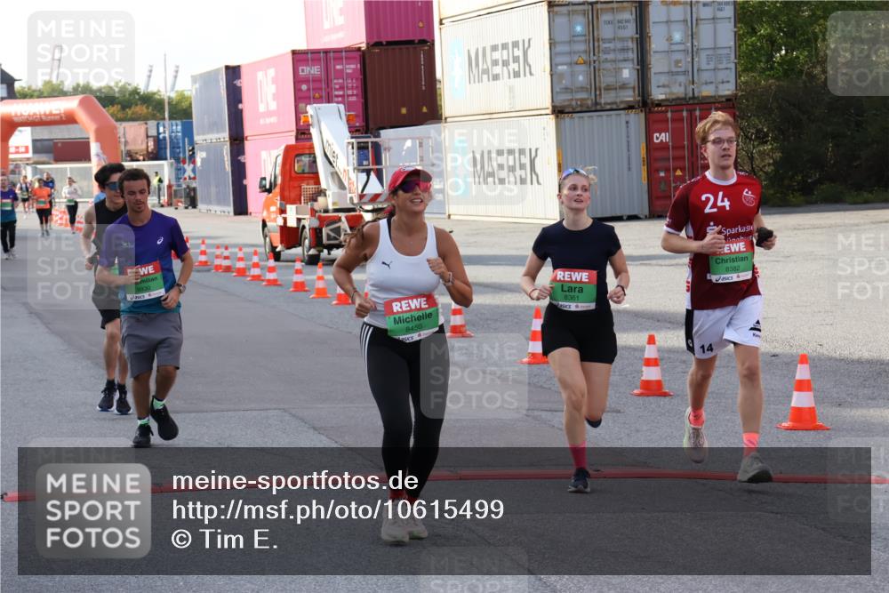 03.10.2026 - Köhlbrandbrückenlauf Tim E. http://msf.ph/oto/10615499 03.10.2026 16:20:31 Ziel 7098, 7519, 8250, 8361, 8382, 8450, 8727, 8930 meine-sportfotos.de