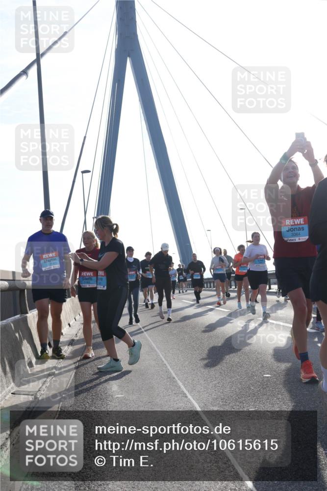 03.10.2026 - Köhlbrandbrückenlauf Tim E. http://msf.ph/oto/10615615 03.10.2026 09:32:41 Position 1 1183, 3364 meine-sportfotos.de