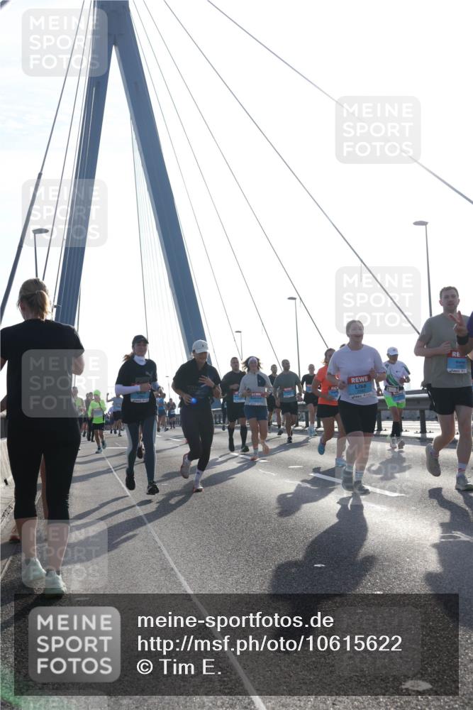 03.10.2026 - Köhlbrandbrückenlauf Tim E. http://msf.ph/oto/10615622 03.10.2026 09:32:42 Position 1  meine-sportfotos.de