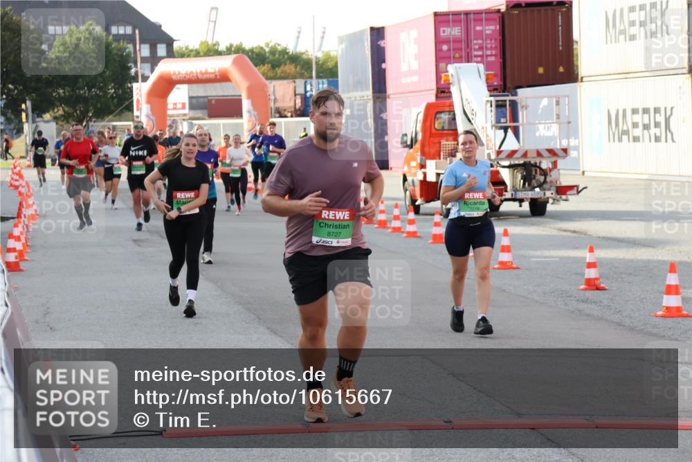 03.10.2026 - Köhlbrandbrückenlauf Tim E. http://msf.ph/oto/10615667 03.10.2026 16:20:38 Ziel 7519, 8727, 9226, 9501 meine-sportfotos.de