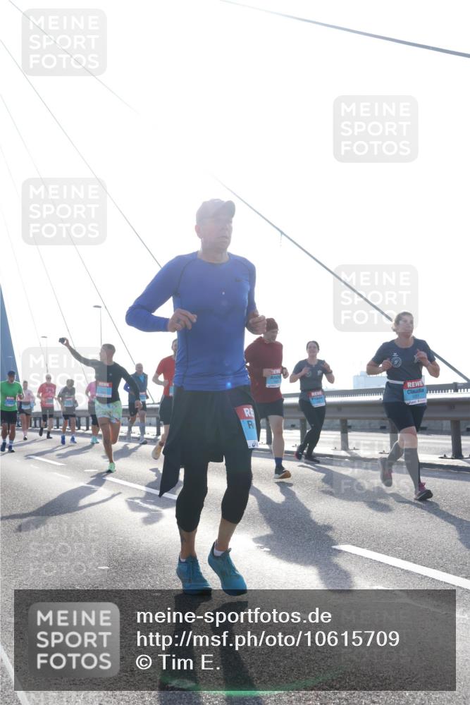 03.10.2026 - Köhlbrandbrückenlauf Tim E. http://msf.ph/oto/10615709 03.10.2026 09:32:57 Position 1  meine-sportfotos.de