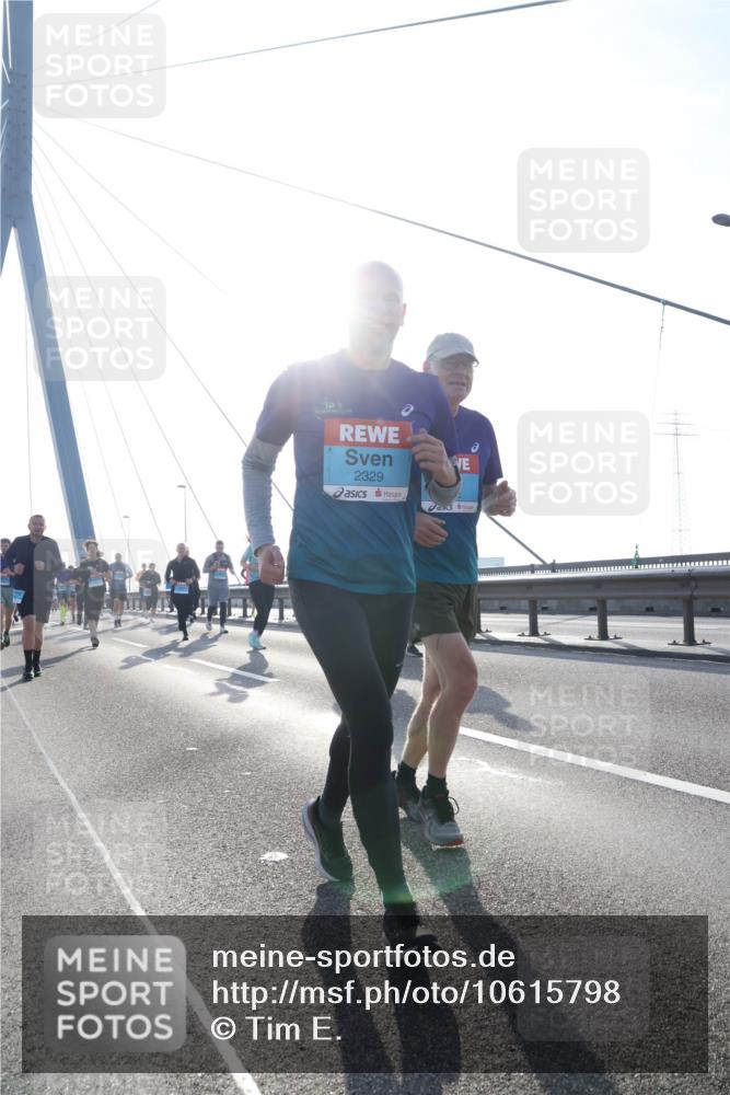 03.10.2026 - Köhlbrandbrückenlauf Tim E. http://msf.ph/oto/10615798 03.10.2026 09:33:07 Position 1 2329 meine-sportfotos.de