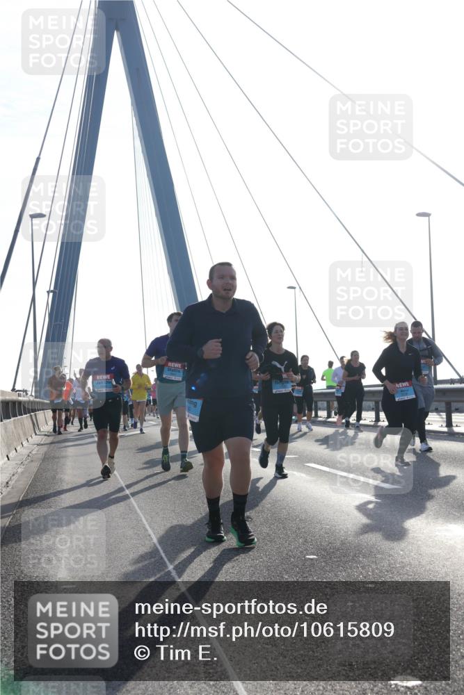03.10.2026 - Köhlbrandbrückenlauf Tim E. http://msf.ph/oto/10615809 03.10.2026 09:33:09 Position 1  meine-sportfotos.de