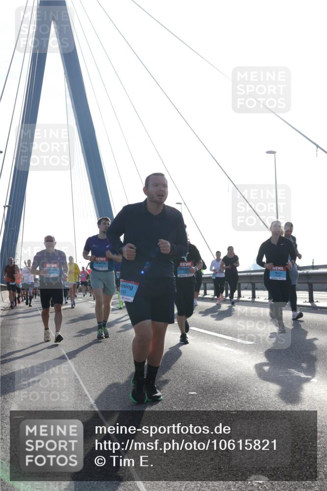 03.10.2026 - Köhlbrandbrückenlauf Tim E. http://msf.ph/oto/10615821 03.10.2026 09:33:09 Position 1 3447, 830, 3728 meine-sportfotos.de