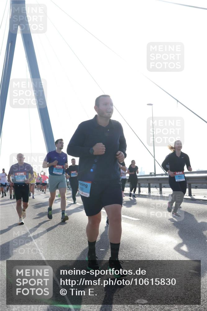 03.10.2026 - Köhlbrandbrückenlauf Tim E. http://msf.ph/oto/10615830 03.10.2026 09:33:10 Position 1 830 meine-sportfotos.de