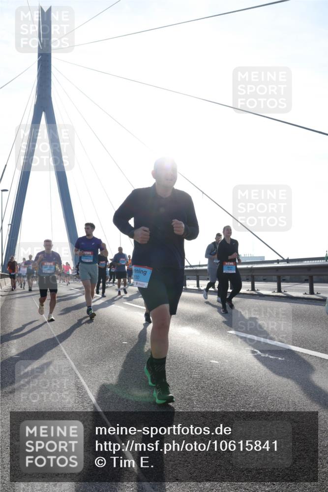 03.10.2026 - Köhlbrandbrückenlauf Tim E. http://msf.ph/oto/10615841 03.10.2026 09:33:10 Position 1 1830, 11 meine-sportfotos.de