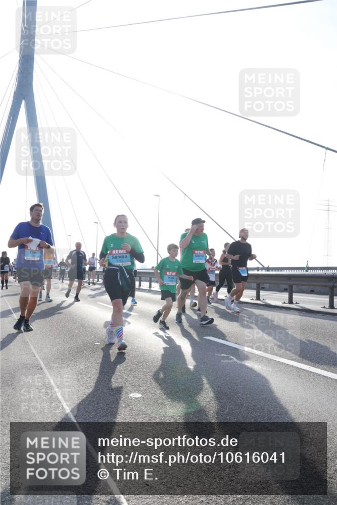 03.10.2026 - Köhlbrandbrückenlauf Tim E. http://msf.ph/oto/10616041 03.10.2026 09:33:21 Position 1  meine-sportfotos.de