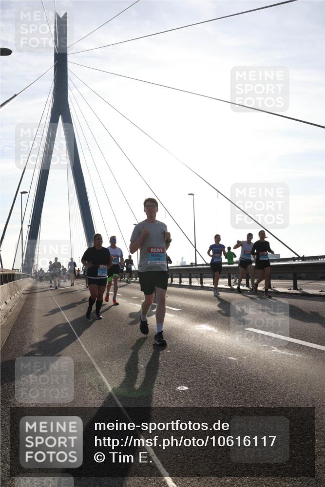 03.10.2026 - Köhlbrandbrückenlauf Tim E. http://msf.ph/oto/10616117 03.10.2026 09:33:26 Position 1  meine-sportfotos.de