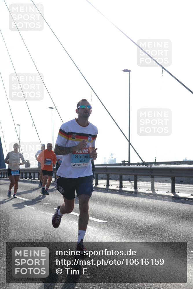 03.10.2026 - Köhlbrandbrückenlauf Tim E. http://msf.ph/oto/10616159 03.10.2026 09:33:29 Position 1 3603 meine-sportfotos.de