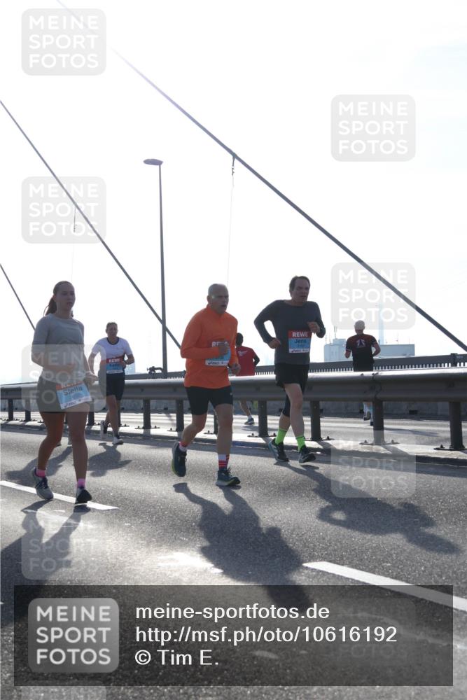 03.10.2026 - Köhlbrandbrückenlauf Tim E. http://msf.ph/oto/10616192 03.10.2026 09:33:32 Position 1 2610 meine-sportfotos.de