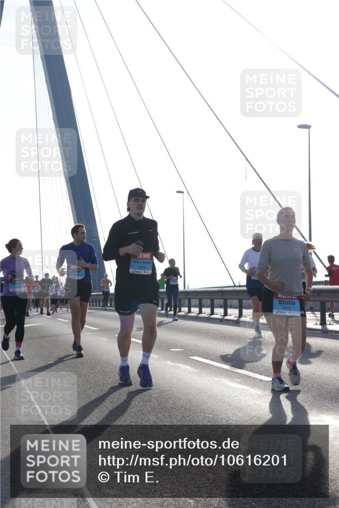 03.10.2026 - Köhlbrandbrückenlauf Tim E. http://msf.ph/oto/10616201 03.10.2026 09:33:32 Position 1 2904, 2610 meine-sportfotos.de