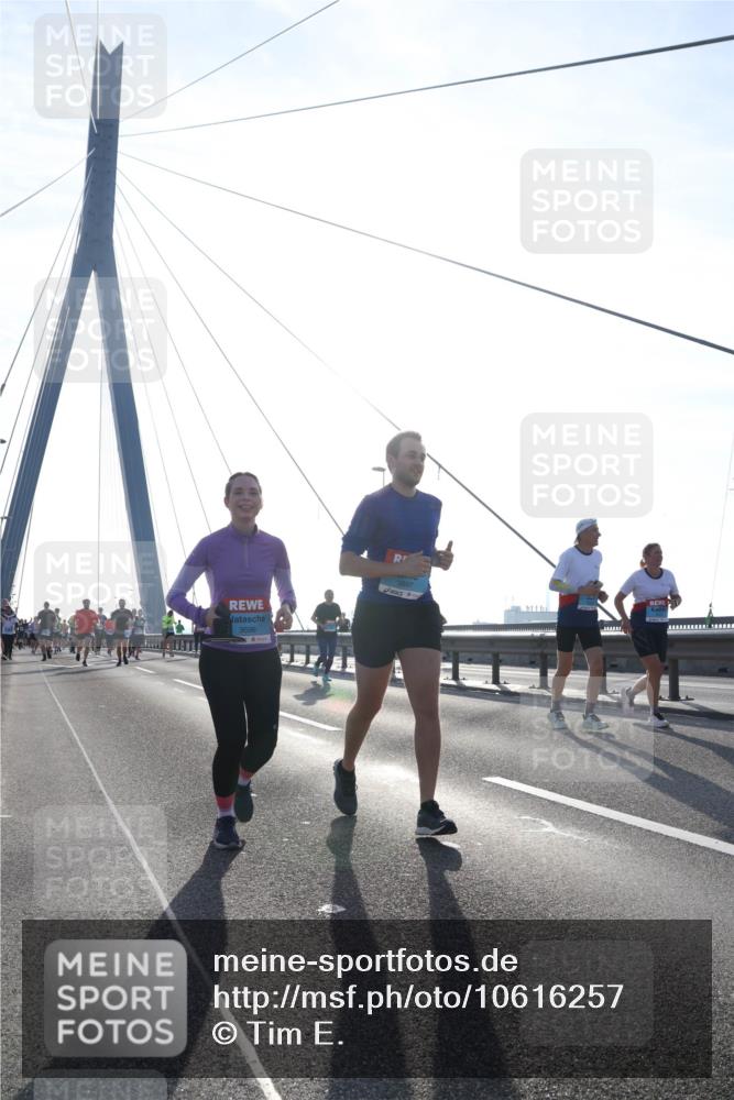 03.10.2026 - Köhlbrandbrückenlauf Tim E. http://msf.ph/oto/10616257 03.10.2026 09:33:36 Position 1 3696 meine-sportfotos.de