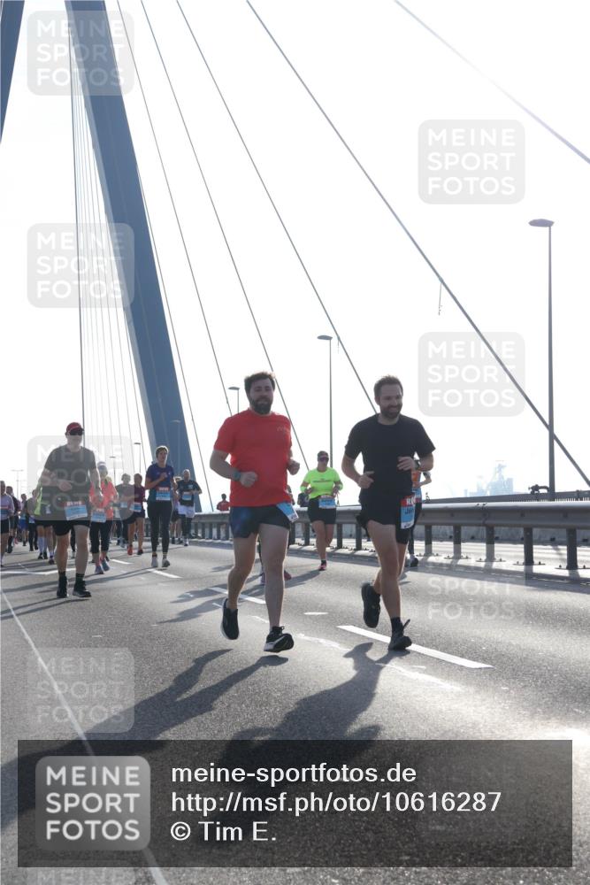 03.10.2026 - Köhlbrandbrückenlauf Tim E. http://msf.ph/oto/10616287 03.10.2026 09:33:40 Position 1  meine-sportfotos.de