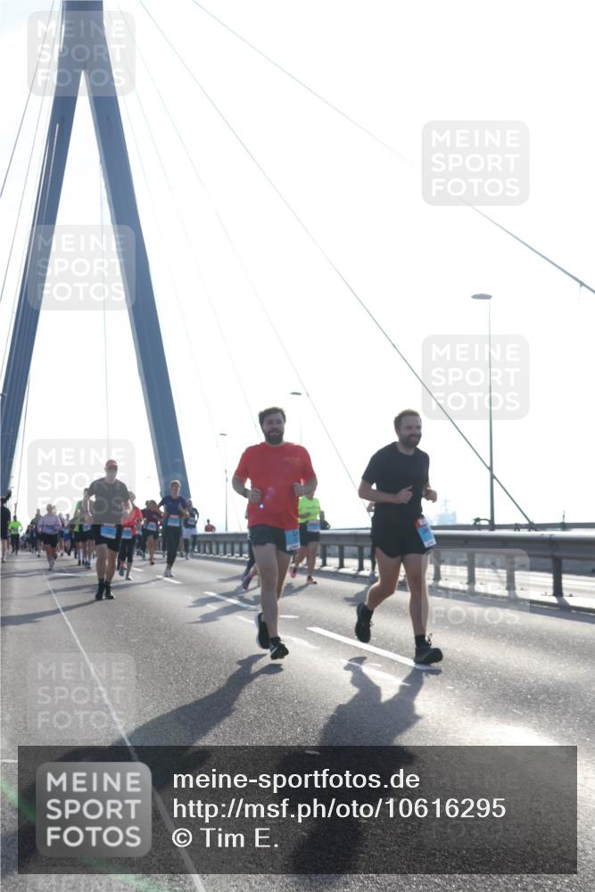 03.10.2026 - Köhlbrandbrückenlauf Tim E. http://msf.ph/oto/10616295 03.10.2026 09:33:41 Position 1  meine-sportfotos.de