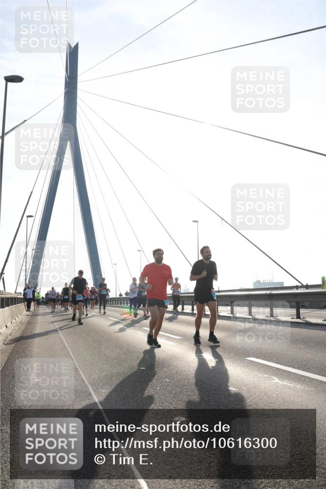 03.10.2026 - Köhlbrandbrückenlauf Tim E. http://msf.ph/oto/10616300 03.10.2026 09:33:41 Position 1  meine-sportfotos.de