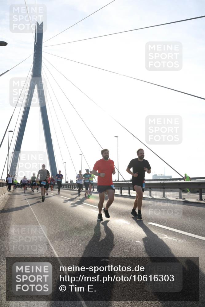 03.10.2026 - Köhlbrandbrückenlauf Tim E. http://msf.ph/oto/10616303 03.10.2026 09:33:41 Position 1  meine-sportfotos.de