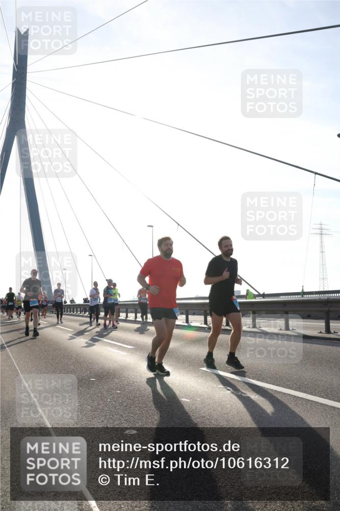 03.10.2026 - Köhlbrandbrückenlauf Tim E. http://msf.ph/oto/10616312 03.10.2026 09:33:42 Position 1  meine-sportfotos.de