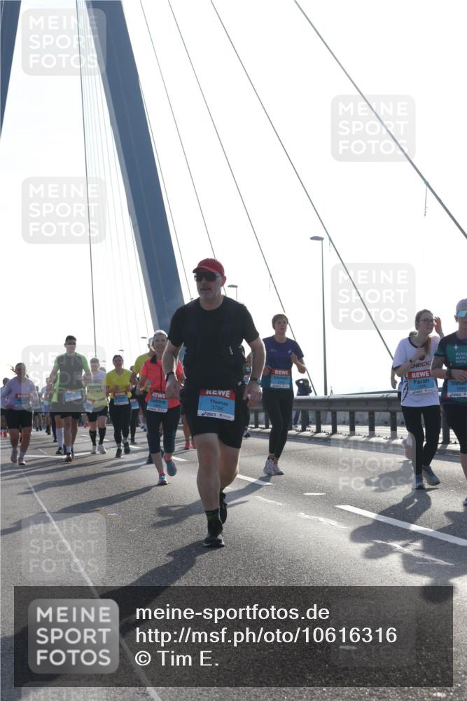 03.10.2026 - Köhlbrandbrückenlauf Tim E. http://msf.ph/oto/10616316 03.10.2026 09:33:43 Position 1 3788, 1885 meine-sportfotos.de