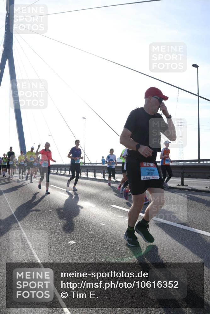 03.10.2026 - Köhlbrandbrückenlauf Tim E. http://msf.ph/oto/10616352 03.10.2026 09:33:45 Position 1 3788 meine-sportfotos.de