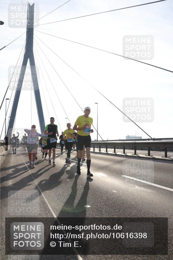 03.10.2026 - Köhlbrandbrückenlauf Tim E. http://msf.ph/oto/10616398 03.10.2026 09:33:48 Position 1  meine-sportfotos.de