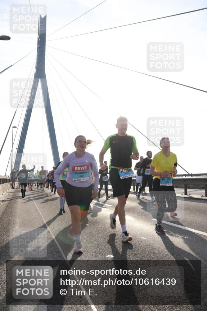 03.10.2026 - Köhlbrandbrückenlauf Tim E. http://msf.ph/oto/10616439 03.10.2026 09:33:50 Position 1 2906, 2801, 2870 meine-sportfotos.de